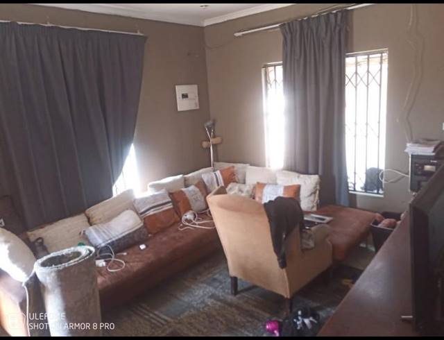 3 BEDROOM HOUSE FOR SALE IN PHUMULA